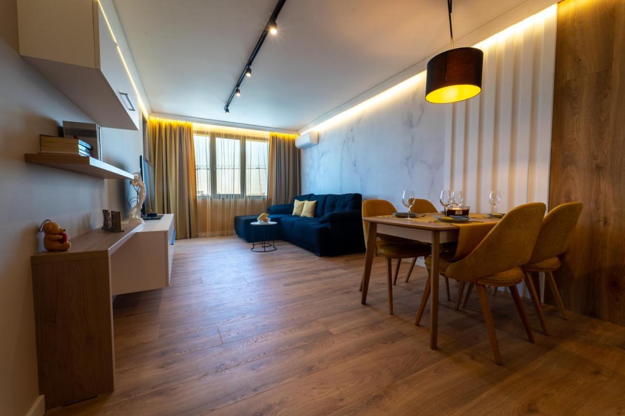 Location,sea ​​view And Luxury In Symphony