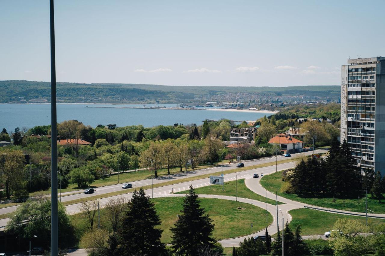 Location,sea ​​view And Luxury In Symphony